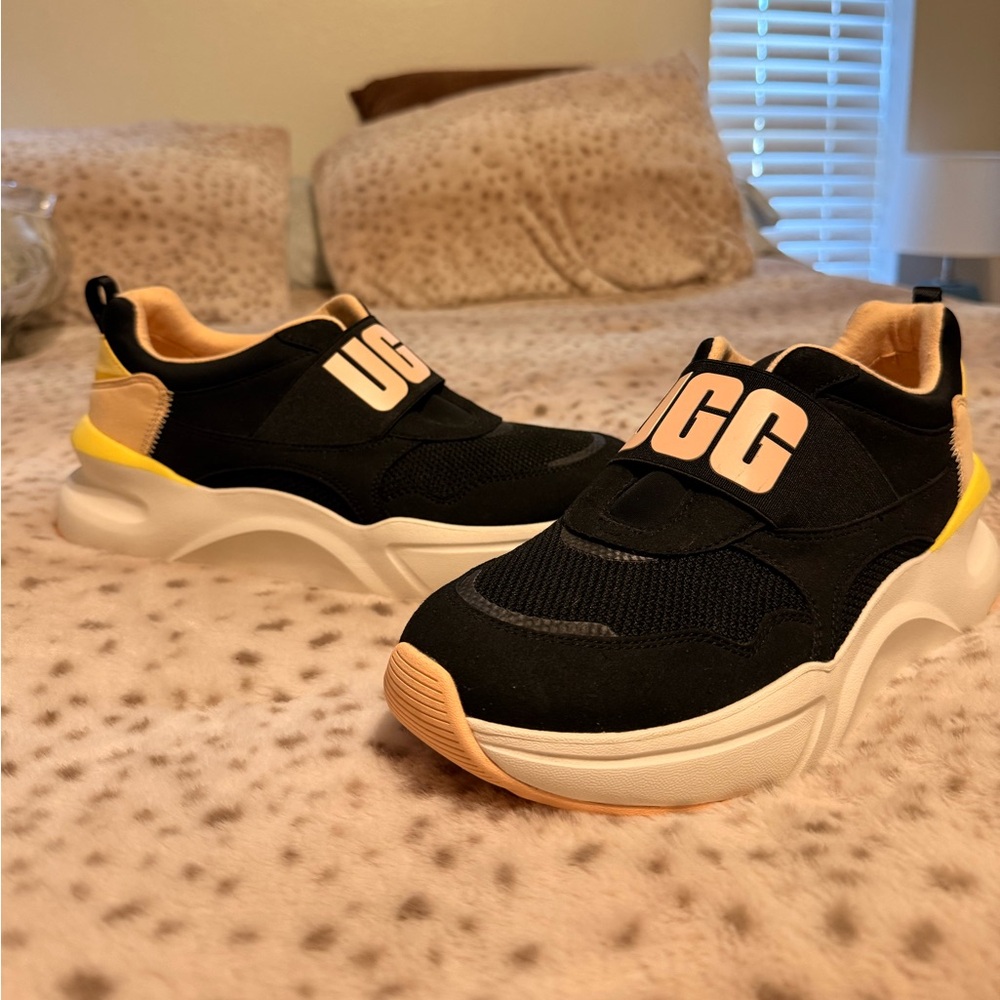 Ugg Womens Size 9 Black & Pink Slip On Sneakers
